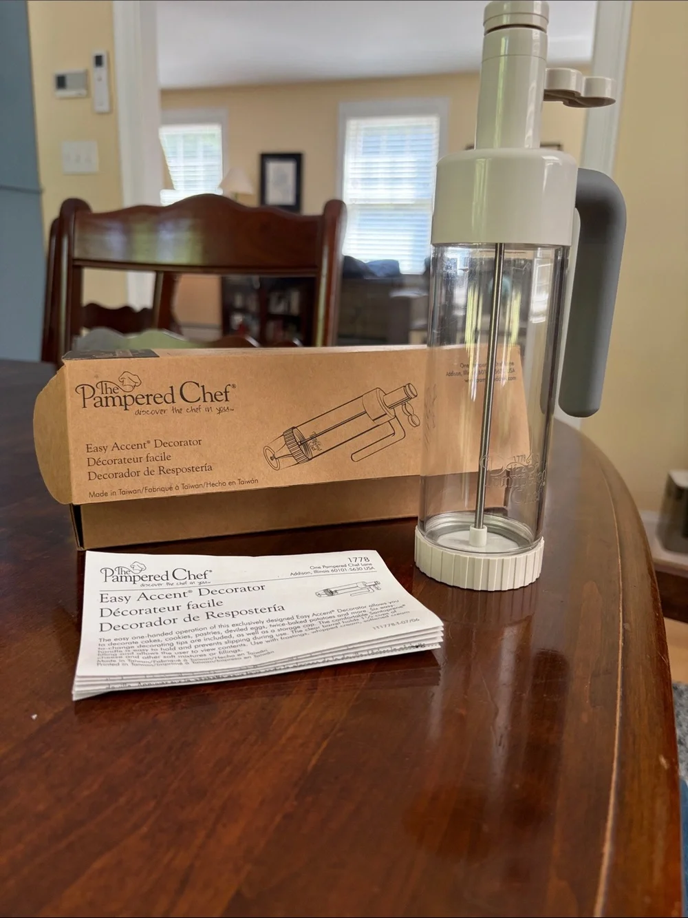 Pampered Chef Easy Accent Decorator